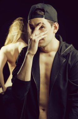 adam ve zarif arka ile çıplak seksi kız