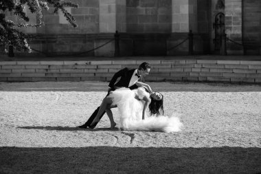 seksi çift güneşli dans düğün açık