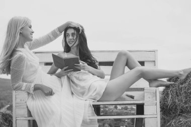 Edebiyat, bilgi, eğitim