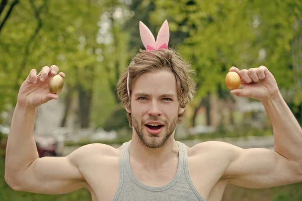 Erkekte Altın Yumurta Paskalya Sevgililer Günü Playboy Seks Oyunları Finans — Stok fotoğraf