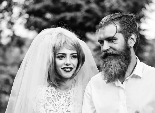 Jonge bruiloft paar — Stockfoto