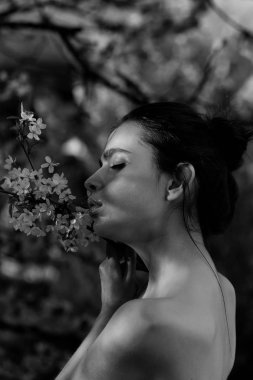 Güzellik ve doğa, yalnızlık, spa ve sakin ol, kız