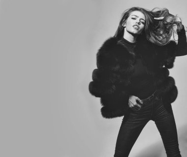 çok seksi kadın veya kürk uzun saçlı kız