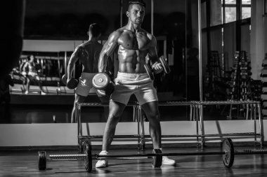 Barbell ile kas adam