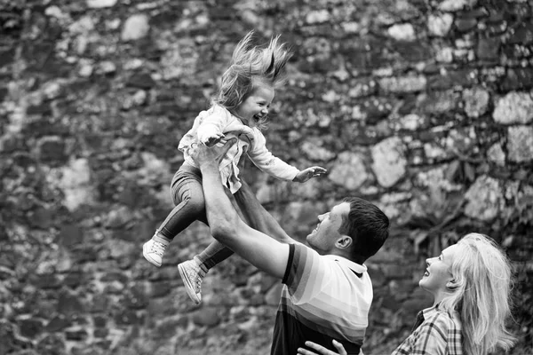 Padres felices con niña — Foto de Stock