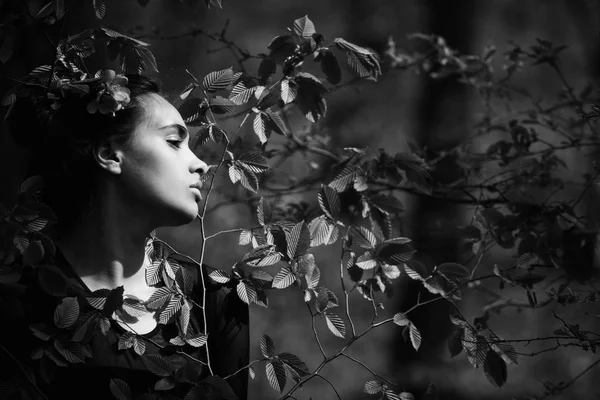 Beleza e natureza, juventude e frescura, moda primavera, spa, relaxar — Fotografia de Stock