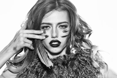 Kızılderili tüy ve makyaj kadın ile