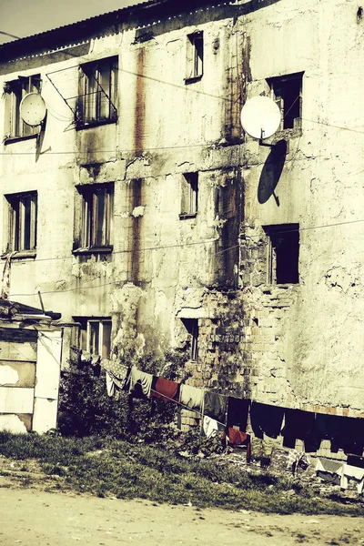 Çamaşırhane ile eski konut evleri — Stok fotoğraf