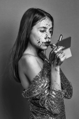 Cadılar Bayramı kanlı moda kız