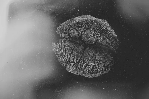 여자 또는 소녀, 섹시 한 입술의 키스. — 스톡 사진