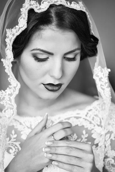 Sensual young bride — Stock Photo, Image