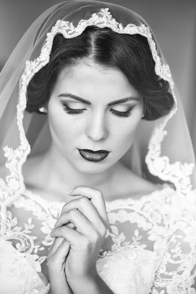 Beautiful sensual bride — Stock Photo, Image