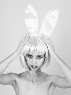 Kadın moda makyaj pembe peruk.