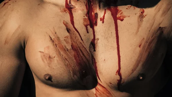 Cadılar Bayramı kas göğüs kan ile adam zombi