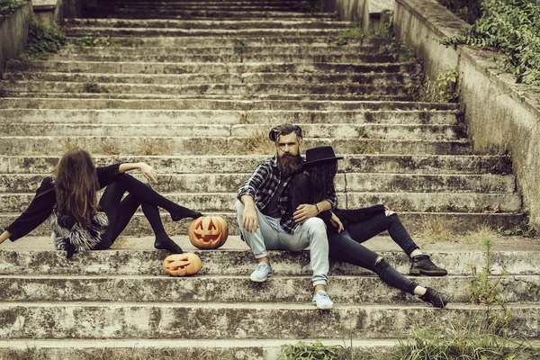 Cadılar Bayramı adam ve kızı ile kabak