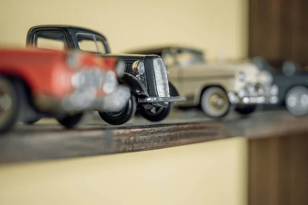 Vintage inspired. Retro car models on shelf. Retro styled cars. Toy cars with retro design. Classic model vehicles or toy vehicles. Miniature collection of automobiles — Stock Photo, Image