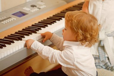 Çocuk oyunundan dijital piyano