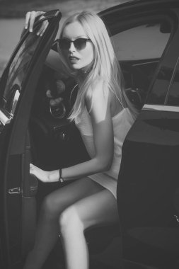 İş gezisi ya da komuta, telekız.