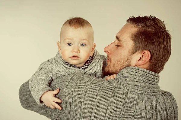 I love you, dad. Fathers or family day. Handsome man with little child. Father and son. Father and child. Family relations. Happy international childrens day — Stock Photo, Image