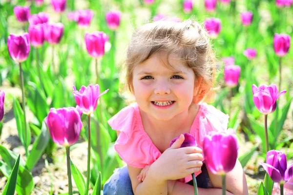 Express positivity. Small child. Natural beauty. Childrens day. Summer girl. Happy childhood. Springtime tulips. weather forecast. face and skincare. allergy to flowers. Little girl in sunny spring — Stock Photo, Image