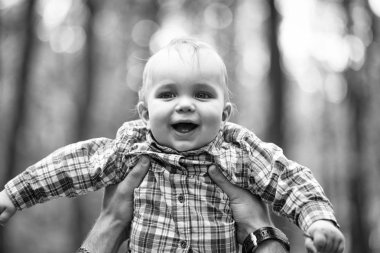 Bebek oğlum baba s elinde