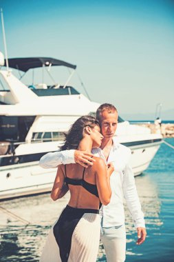 Aile ve Sevgililer günü. Hor yaz aylarında yach üzerinde seyahat.