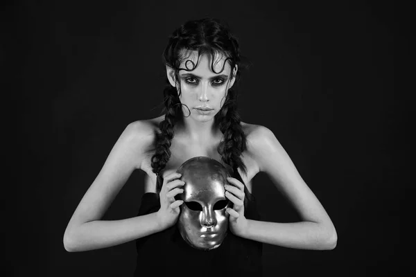 Girl holding golden, carnival, face mask — Stock Photo, Image