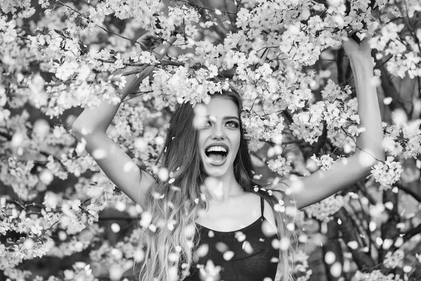 Happy young girl in bloom — Stock Photo, Image