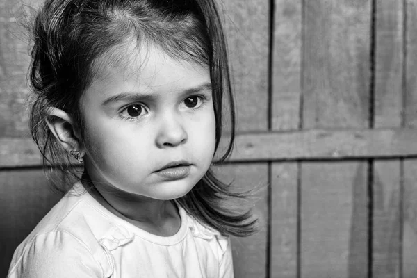 Menina Com Cara Engraçada Close Infância Emoções — Fotografia de Stock