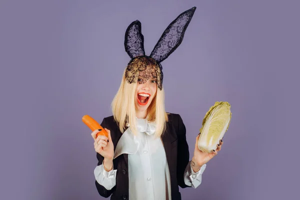 Feliz ovo de Páscoa. Mulher sexy com orelhas de coelho. Vestido de coelho de Páscoa . — Fotografia de Stock