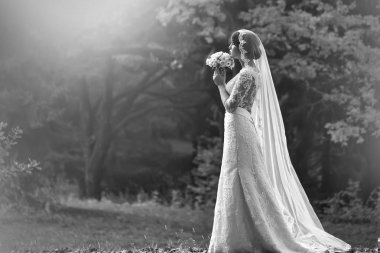 Ormandaki genç gelin