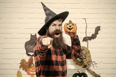 Cadılar Bayramı Balkabağı cadı şapkalı adamla