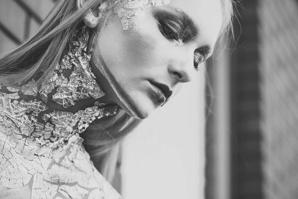 Mujer con maquillaje de fantasía, arte corporal creativo — Foto de Stock