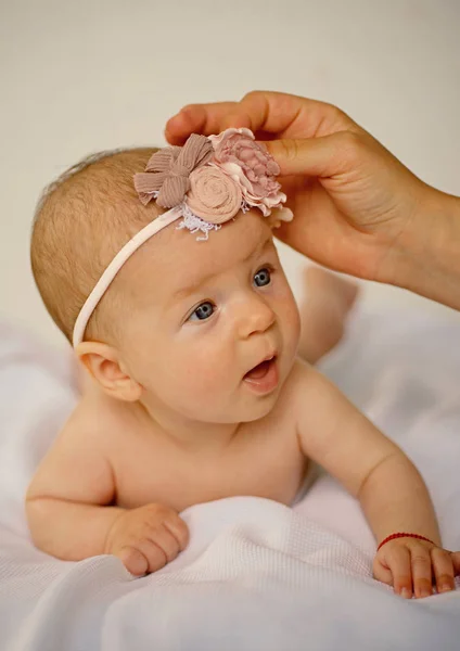 Feliz bebé recém-nascido. Cuidados de beleza do bebê. Cuidados naturais da pele do bebê. A beleza salvará o mundo. Não há nada como um bebé recém-nascido. — Fotografia de Stock