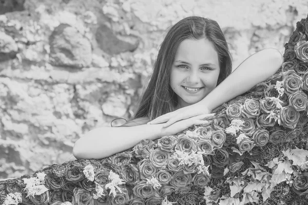 Primavera temporada romance e menina pequena — Fotografia de Stock