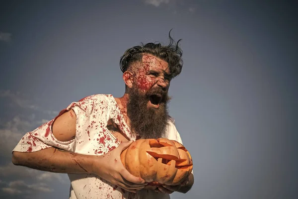 Hipster di Halloween con sangue rosso urlando arrabbiato . — Foto Stock