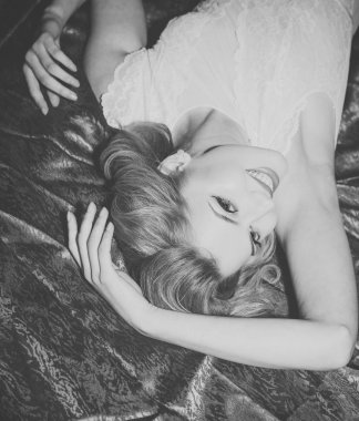 güzel bir pin-up kızı Vintage Fotoğraf
