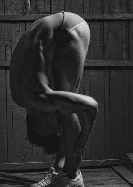 Kaslı adam Studio'da eğitim