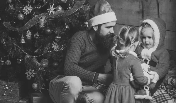 Neujahr kleines Mädchen und Mann, Märchen. — Stockfoto