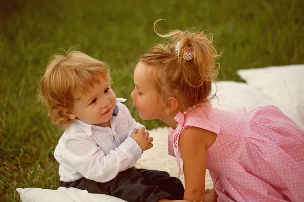 Boy and girl play on summer day outdoor — Stock Photo, Image