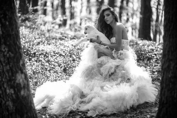 Keçi ormandaki kadınla Glamour — Stok fotoğraf