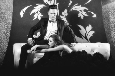 yakışıklı erkek ve zarif kadın