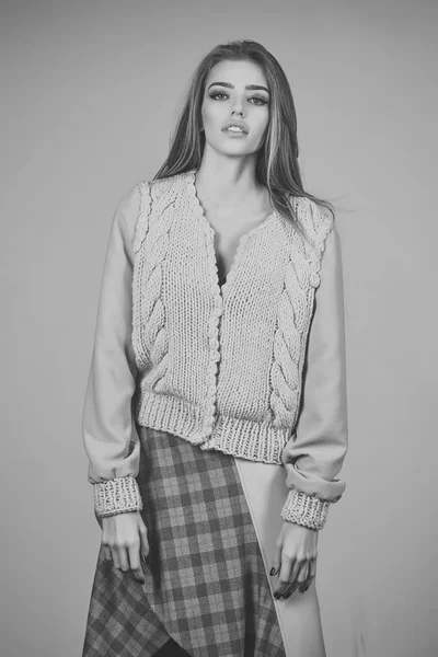 Mode modell pose i studio, skönhet. — Stockfoto
