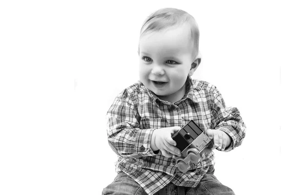 Małe dziecko grać z zabawką — Zdjęcie stockowe