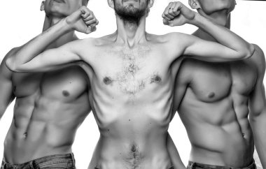 İnce ve kaslı erkekler poz