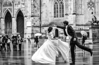 Çince damat ve gelin dans