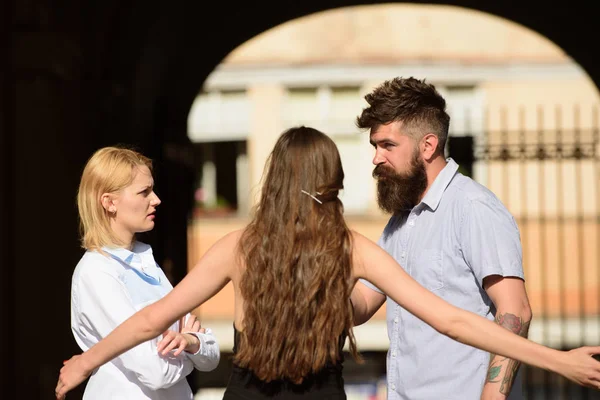 Mutual understanding and compassion. Friendship relations. Friends meeting on street. Bearded man and pretty women talking together. Boyfriend dating girlfriends. Bonds of friendship — Stock Photo, Image