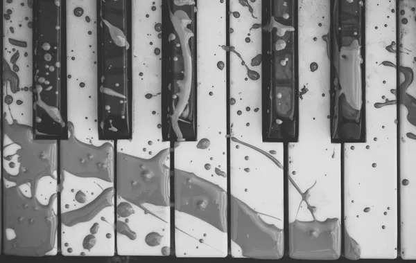 Piano keyboard with a painted stain — Stock Photo, Image