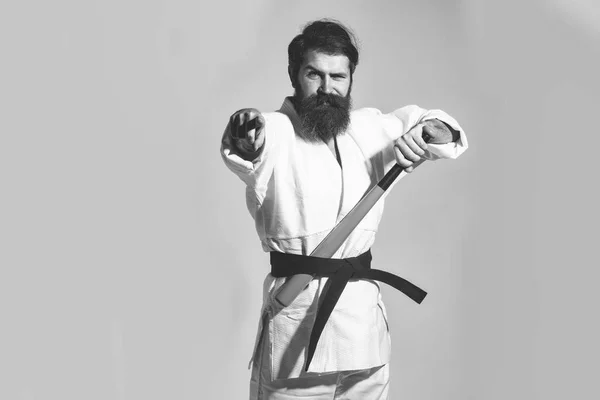 Bearded smiling karate man in kimono with green baseball bat — Stock Photo, Image