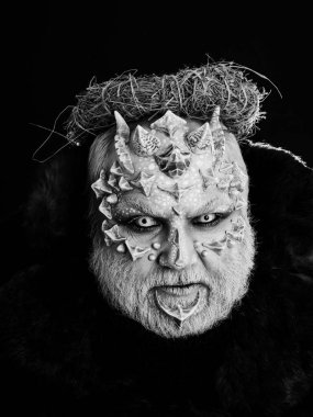 Saman çelenk başında olan adam